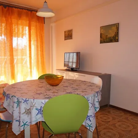 公寓 Cozy Flat With Terrace,180m From The Beach-beahost